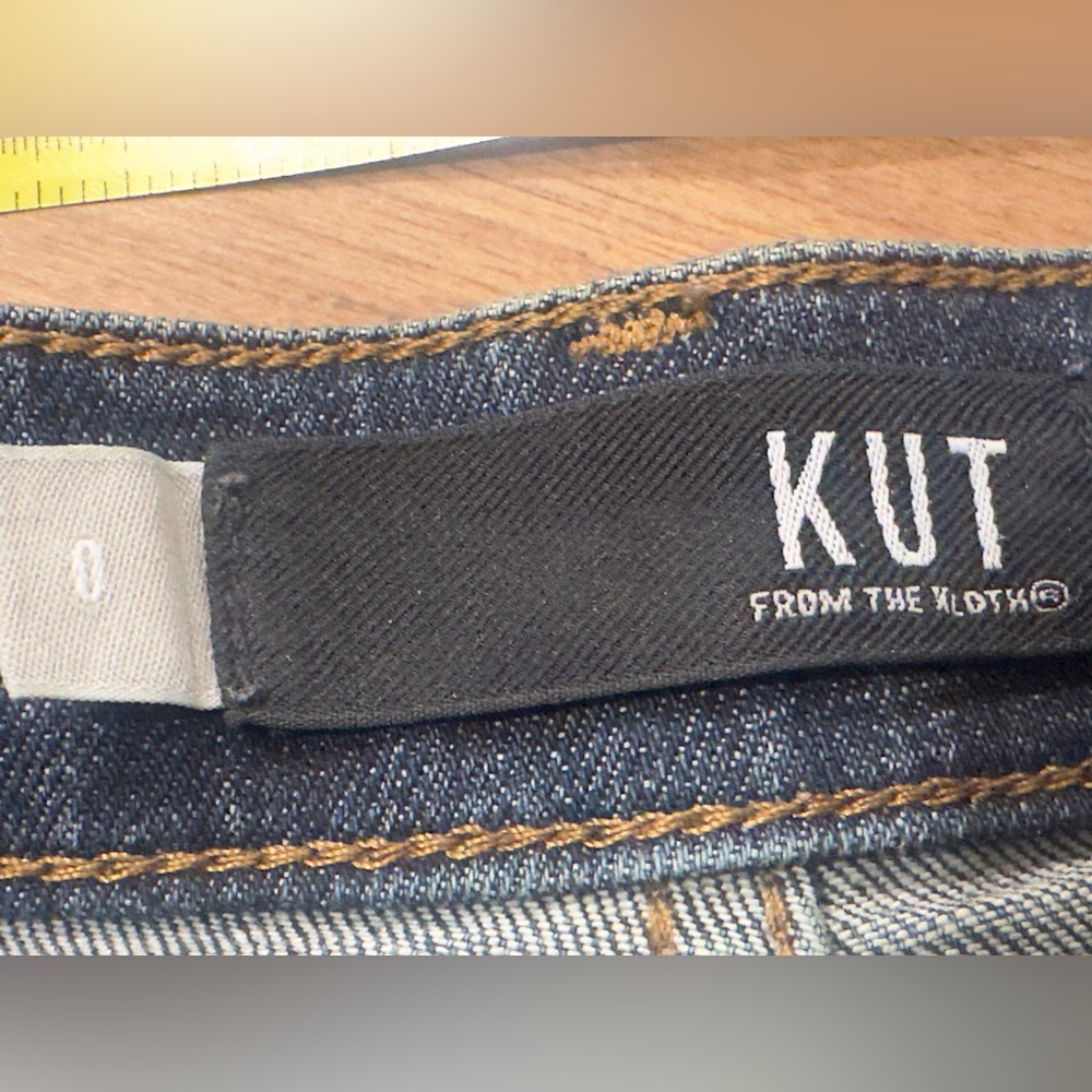 Kut from the Kloth• Cigarette Slim•REESE FAB AB• Straight Leg• Raw Hem• Size 0 - Picture 5 of 14